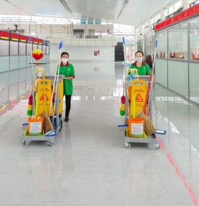 xe tạp vụ 3 tầng chữ L rất hữu ích trong công tác dọn vệ sinh